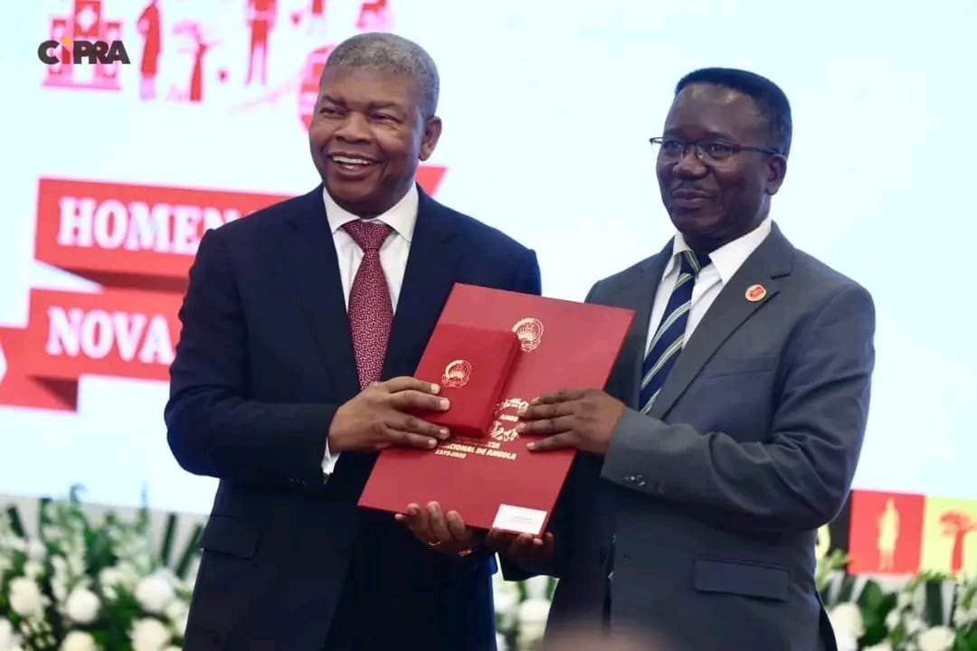 Condecorações: PR distingue Universidade Agostinho Neto na Classe Paz e Desenvolvimento