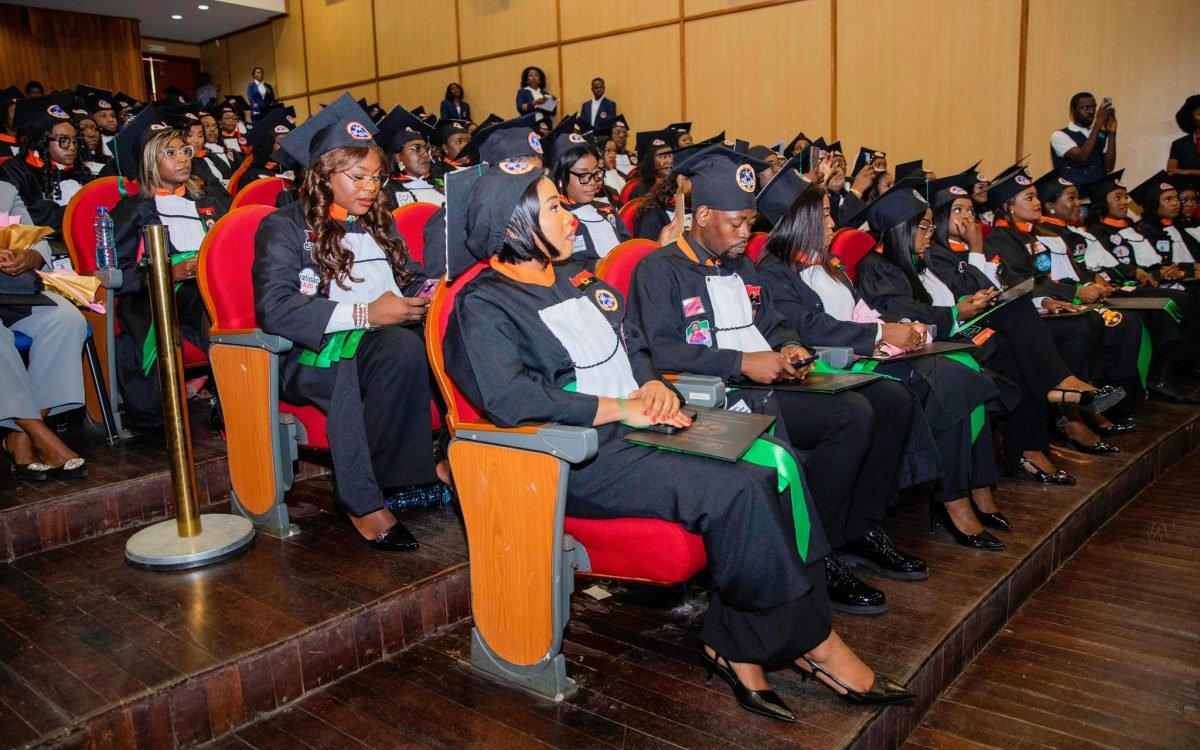 Gregório Semedo lança 100 novos licenciados e celebra 21 anos de compromisso com a educação